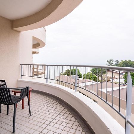 Romantic Couple Suite + Beach-Front Balcony Танджунг-Бунгах Екстер'єр фото