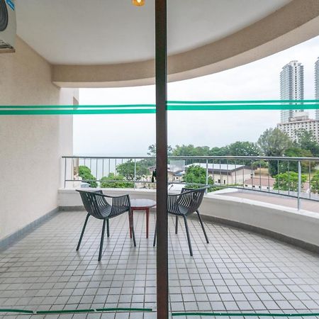 Romantic Couple Suite + Beach-Front Balcony Танджунг-Бунгах Екстер'єр фото