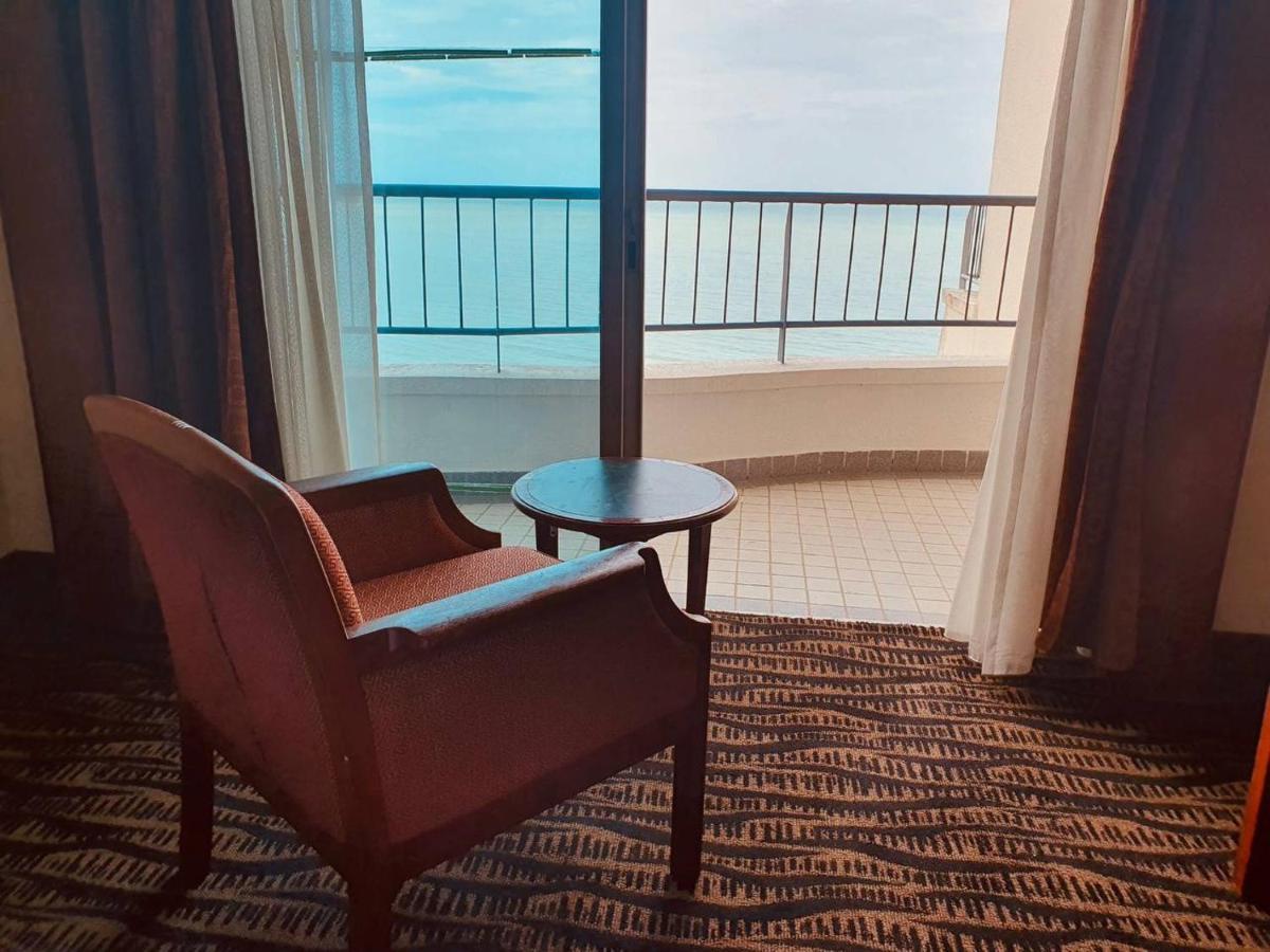 Romantic Couple Suite + Beach-Front Balcony Танджунг-Бунгах Екстер'єр фото