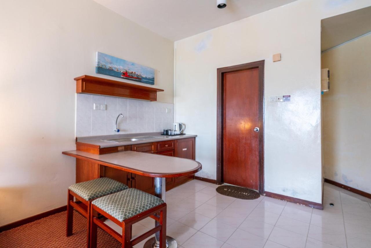 Romantic Couple Suite + Beach-Front Balcony Танджунг-Бунгах Екстер'єр фото