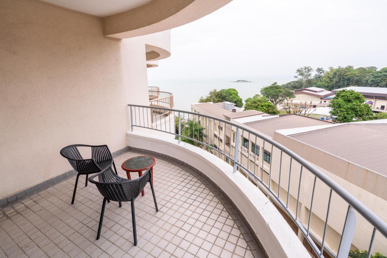 Romantic Couple Suite + Beach-Front Balcony Танджунг-Бунгах Екстер'єр фото