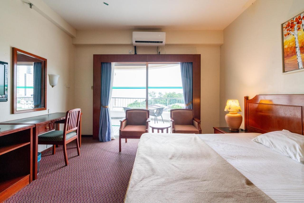 Romantic Couple Suite + Beach-Front Balcony Танджунг-Бунгах Екстер'єр фото