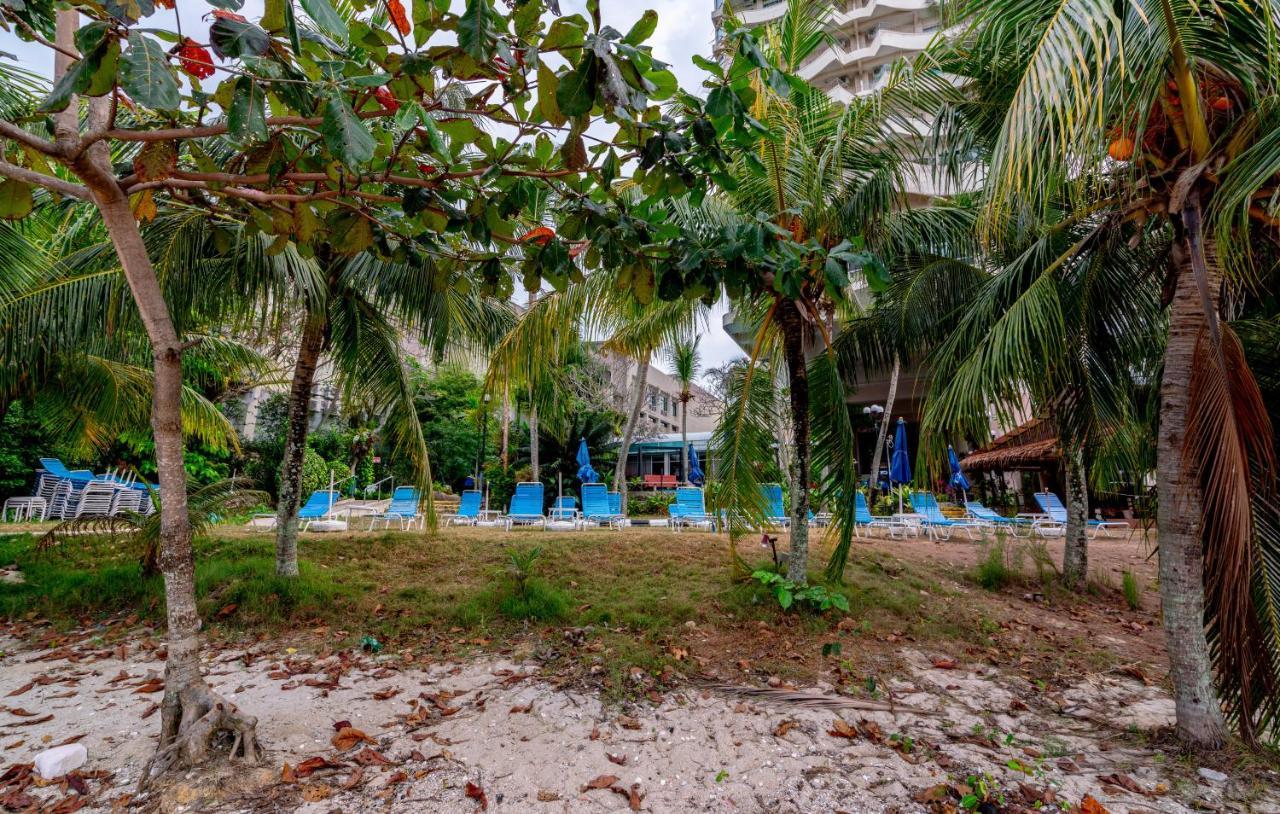 Romantic Couple Suite + Beach-Front Balcony Танджунг-Бунгах Екстер'єр фото