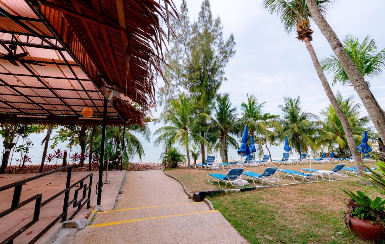Romantic Couple Suite + Beach-Front Balcony Танджунг-Бунгах Екстер'єр фото